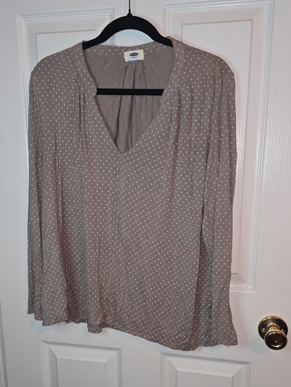 Old Navy Taupe Polka Dot V-Neck Long Sleeve Top